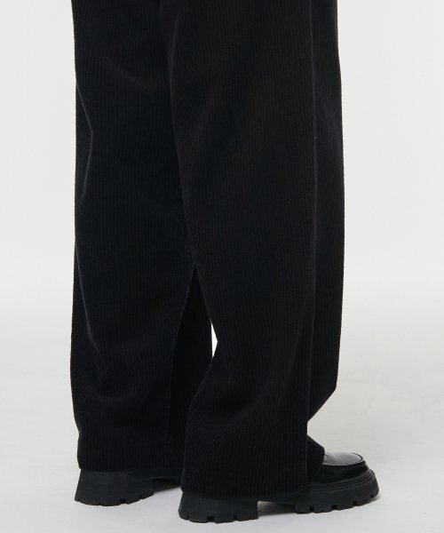 MUSINSA STANDARD WOMAN（ムシンサスタンダードウーマン）の「ウィメンズワンタックワイドコーデュロイパンツ[ブラック]（その他パンツ・レディース・その他・29/28/24/25/26/27/30）」の6枚目の写真