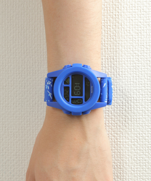 NIXON（ニクソン）の「THE UNIT（アナログ腕時計・メンズ・グリーン系その他/ダークブルー/ブルー系その他/レッド系その他/ブラック系その他/チャコールグレー/ガンメタ/ホワイト/コバルトブルー/ブラックミックス/ブラック×レッド・FREE）」の9枚目の写真