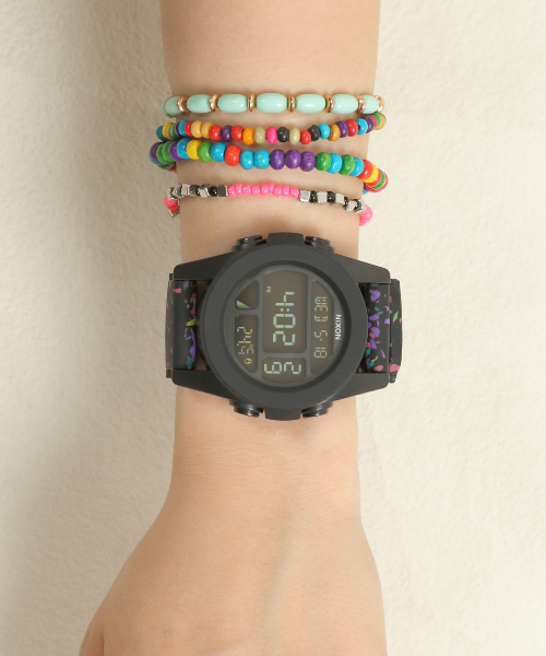 NIXON（ニクソン）の「THE UNIT（アナログ腕時計・メンズ・グリーン系その他/ダークブルー/ブルー系その他/レッド系その他/ブラック系その他/チャコールグレー/ガンメタ/ホワイト/コバルトブルー/ブラックミックス/ブラック×レッド・FREE）」の3枚目の写真