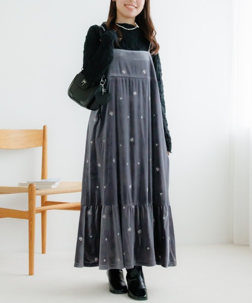 flower（フラワー）の「ベロアエンブロイダリーワンピース（ワンピース・レディース・グレー/ブラック・FREE）」の2枚目の写真