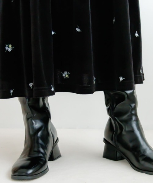 flower（フラワー）の「ベロアエンブロイダリーワンピース（ワンピース・レディース・グレー/ブラック・FREE）」の8枚目の写真