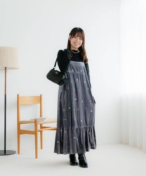 flower（フラワー）の「ベロアエンブロイダリーワンピース（ワンピース・レディース・グレー/ブラック・FREE）」の9枚目の写真