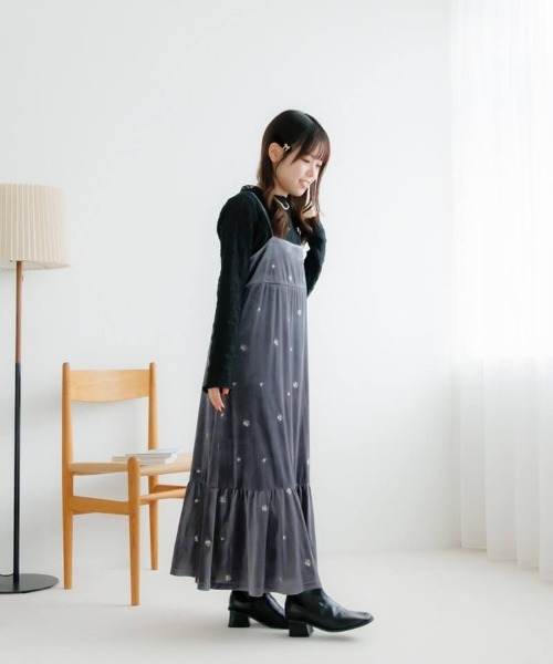 flower（フラワー）の「ベロアエンブロイダリーワンピース（ワンピース・レディース・グレー/ブラック・FREE）」の10枚目の写真