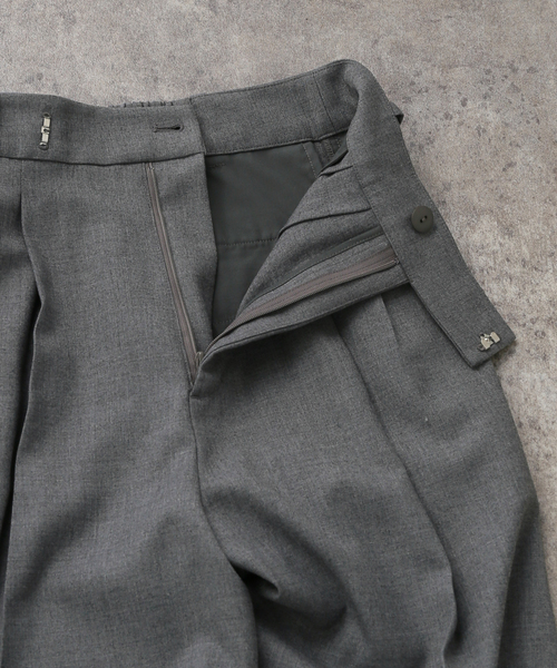 La TOTALITE(ラトータリテ)の「【洗える】タックワイドパンツ(スラックス・レディース・チャコールグレー/ホワイト・36/38)」の10枚目の写真