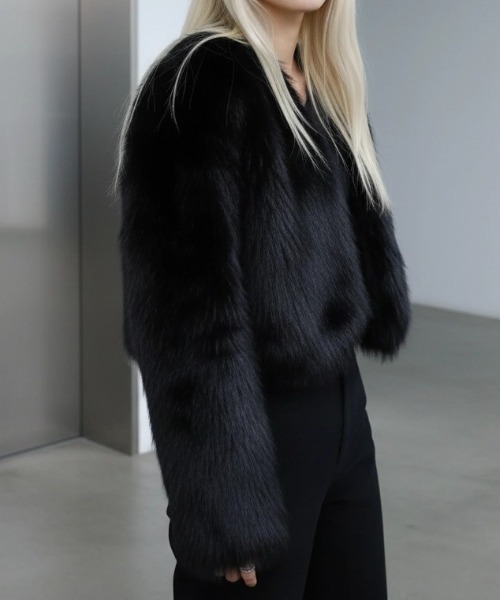 .KOM(ドットコム)の「A'GEM/9 × .kom 『.KOMZ/ドットケーオーエムゼット』Glam Faux Fur Short Jacket / グラムフェイクファーショートジャケット(その他アウター・レディース・ホワイト/ライトグレー/ブラック・FREE)」の7枚目の写真