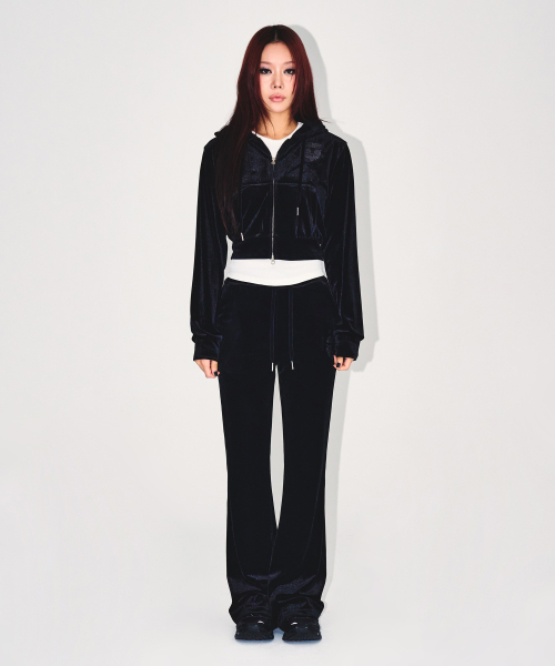 BORN TO WIN（ボーントゥウィン）の「W DOUBLE B VELVET CROP HOODIE ZIP-UP [BLACK]（ジャージ・レディース・その他・1/2）」の2枚目の写真