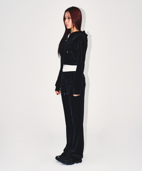 BORN TO WIN（ボーントゥウィン）の「W DOUBLE B VELVET CROP HOODIE ZIP-UP [BLACK]（ジャージ・レディース・その他・1/2）」の3枚目の写真