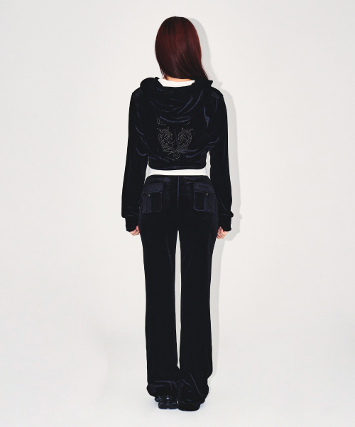 BORN TO WIN（ボーントゥウィン）の「W DOUBLE B VELVET CROP HOODIE ZIP-UP [BLACK]（ジャージ・レディース・その他・1/2）」の4枚目の写真