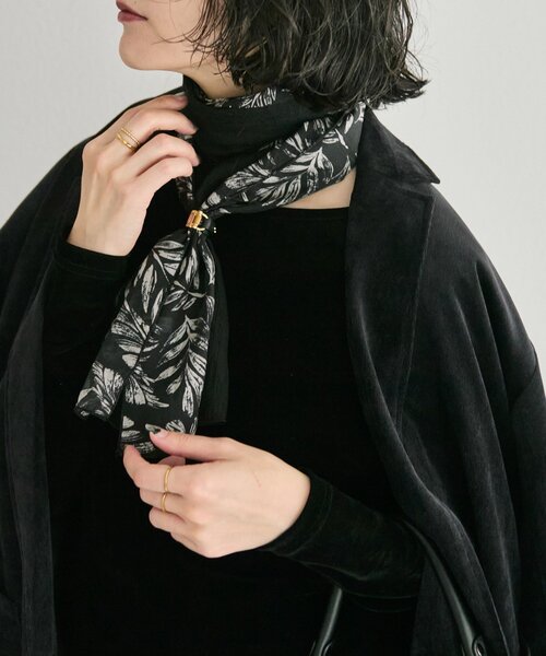 ear PAPILLONNER（イアパピヨネ）の「リング付バイカラーリーフストール（ストール/ショール・レディース・グレイッシュベージュ/ブラック・FREE）」の3枚目の写真