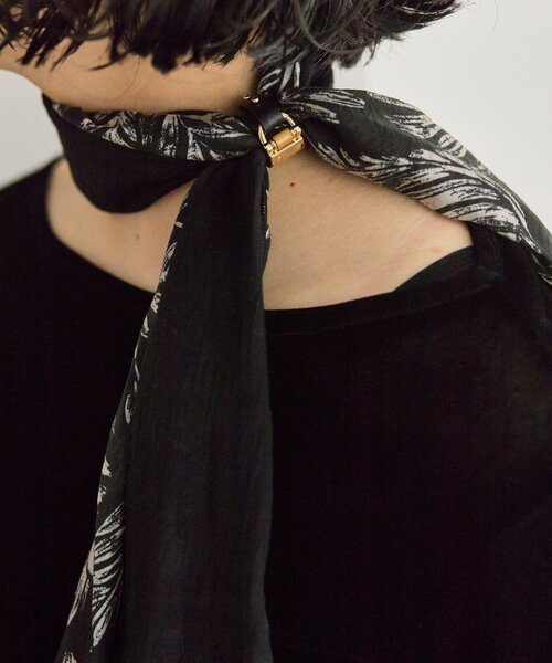 ear PAPILLONNER（イアパピヨネ）の「リング付バイカラーリーフストール（ストール/ショール・レディース・グレイッシュベージュ/ブラック・FREE）」の7枚目の写真