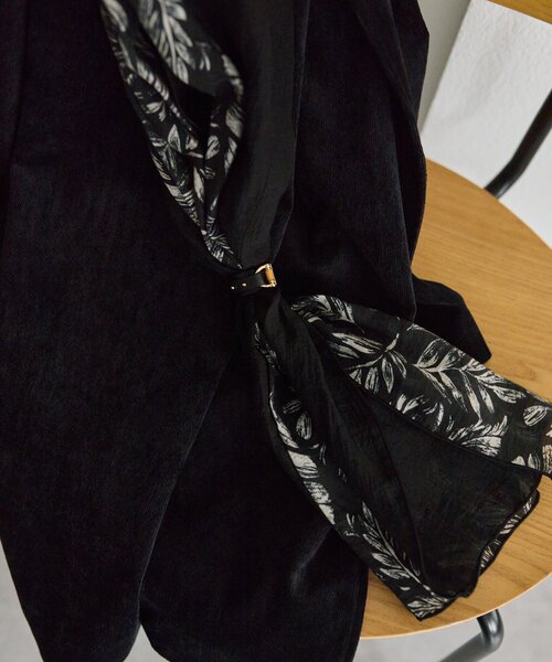 ear PAPILLONNER（イアパピヨネ）の「リング付バイカラーリーフストール（ストール/ショール・レディース・グレイッシュベージュ/ブラック・FREE）」の9枚目の写真