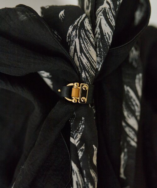 ear PAPILLONNER（イアパピヨネ）の「リング付バイカラーリーフストール（ストール/ショール・レディース・グレイッシュベージュ/ブラック・FREE）」の10枚目の写真