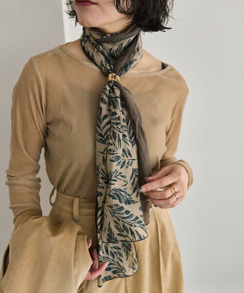 ear PAPILLONNER（イアパピヨネ）の「リング付バイカラーリーフストール（ストール/ショール・レディース・グレイッシュベージュ/ブラック・FREE）」の12枚目の写真