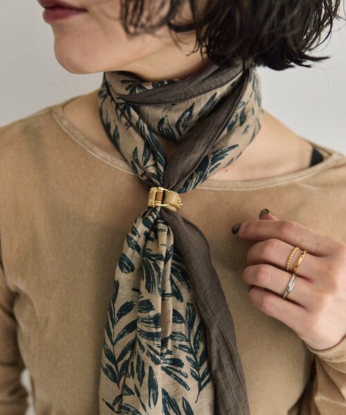 ear PAPILLONNER（イアパピヨネ）の「リング付バイカラーリーフストール（ストール/ショール・レディース・グレイッシュベージュ/ブラック・FREE）」の13枚目の写真