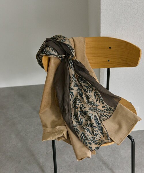 ear PAPILLONNER（イアパピヨネ）の「リング付バイカラーリーフストール（ストール/ショール・レディース・グレイッシュベージュ/ブラック・FREE）」の17枚目の写真