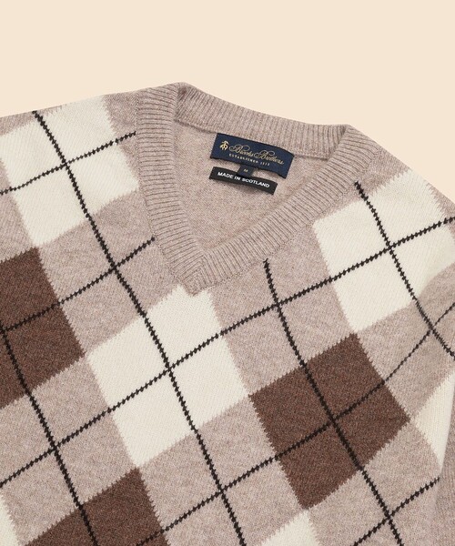 BROOKS BROTHERS（ブルックスブラザーズ）の「ウール　アーガイル　Vネックセーター　Made in UK（ニット/セーター・メンズ・キャメル・LARGE/MEDIUM/SMALL）」の2枚目の写真