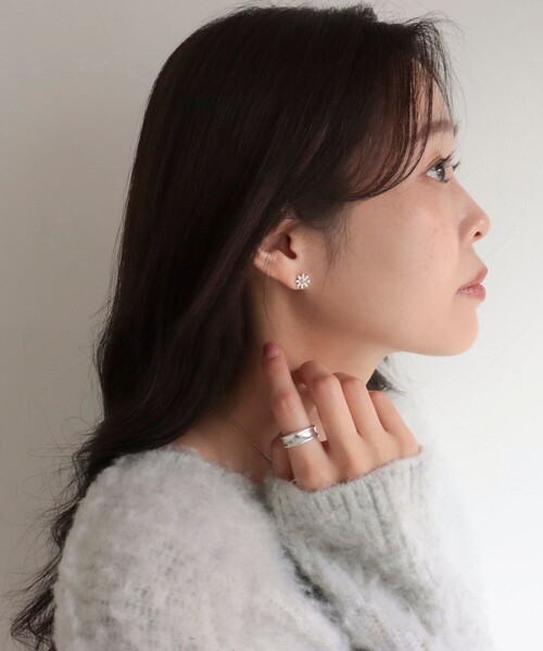 fredy emue（フレディエミュ）の「マーガレットピアス（ピアス（両耳用）・レディース・ゴールド/シルバー・FREE）」の3枚目の写真