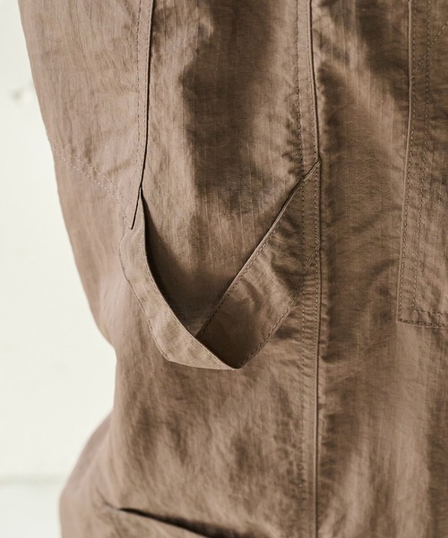 MAISON CLUB(メゾンクラブ)の「【MAISON CLUB】Nylon Ripstop Bigpocket Cargo Pants / ナイロンリップストップビッグポケットカーゴパンツ KKP(カーゴパンツ・メンズ・カーキ/ブラック/ブラウン・L/M)」の7枚目の写真