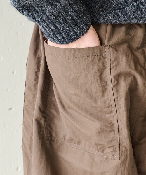 MAISON CLUB(メゾンクラブ)の「【MAISON CLUB】Nylon Ripstop Bigpocket Cargo Pants / ナイロンリップストップビッグポケットカーゴパンツ KKP(カーゴパンツ・メンズ・カーキ/ブラック/ブラウン・L/M)」の5枚目の写真