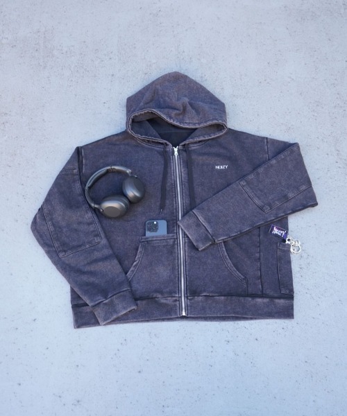 NOIZY(ノイジー)の「Threads Zip-Up Pigment Hoodie / ワンポイント 刺繍 ジップパーカー スウェットパーカー ピグメント フーディー(パーカー・メンズ・ブラック系その他・LARGE/MEDIUM)」の4枚目の写真