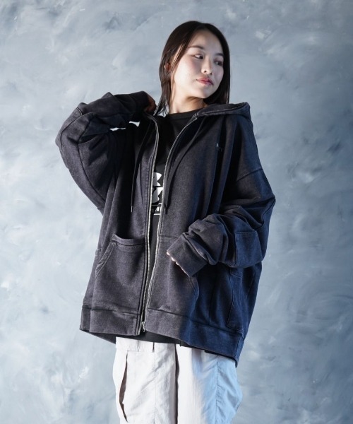 NOIZY(ノイジー)の「Threads Zip-Up Pigment Hoodie / ワンポイント 刺繍 ジップパーカー スウェットパーカー ピグメント フーディー(パーカー・メンズ・ブラック系その他・LARGE/MEDIUM)」の16枚目の写真