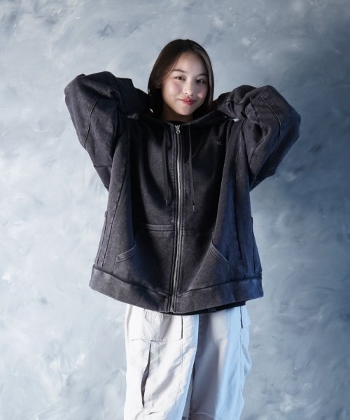 NOIZY(ノイジー)の「Threads Zip-Up Pigment Hoodie / ワンポイント 刺繍 ジップパーカー スウェットパーカー ピグメント フーディー(パーカー・メンズ・ブラック系その他・LARGE/MEDIUM)」の20枚目の写真