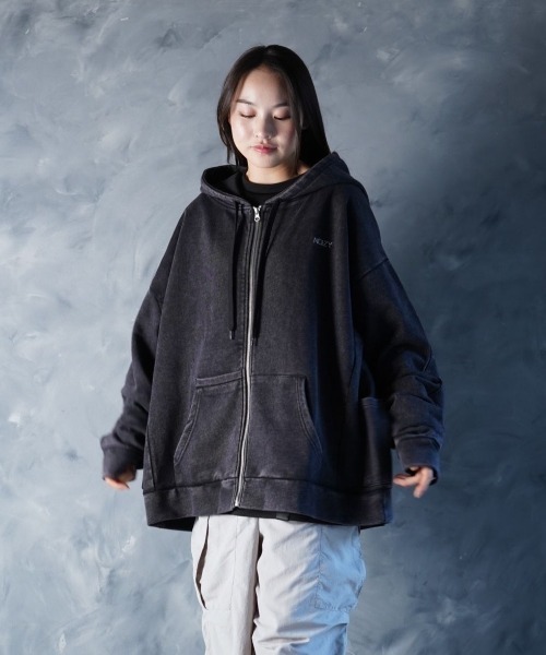 NOIZY(ノイジー)の「Threads Zip-Up Pigment Hoodie / ワンポイント 刺繍 ジップパーカー スウェットパーカー ピグメント フーディー(パーカー・メンズ・ブラック系その他・LARGE/MEDIUM)」の22枚目の写真