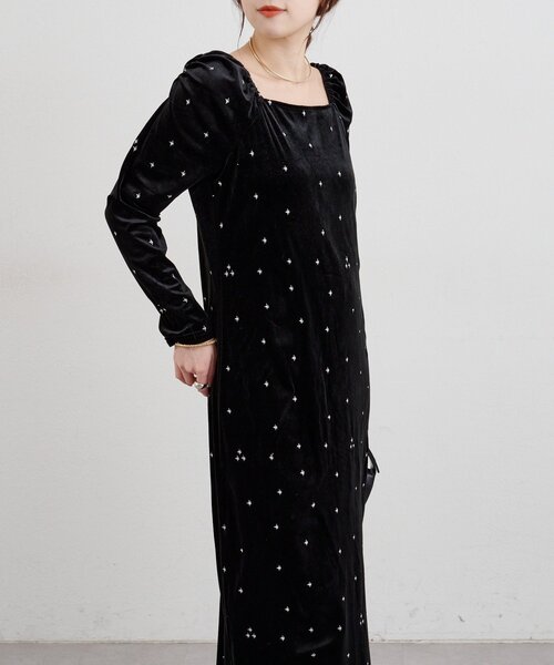 SHENERY(シーナリー)の「ベロア刺繍ワンピース(ワンピース・レディース・ブラック/ベージュ・36/38)」の3枚目の写真