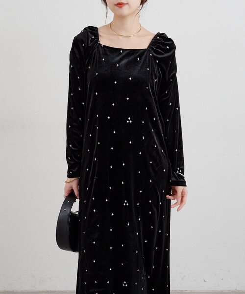 SHENERY(シーナリー)の「ベロア刺繍ワンピース(ワンピース・レディース・ブラック/ベージュ・36/38)」の5枚目の写真