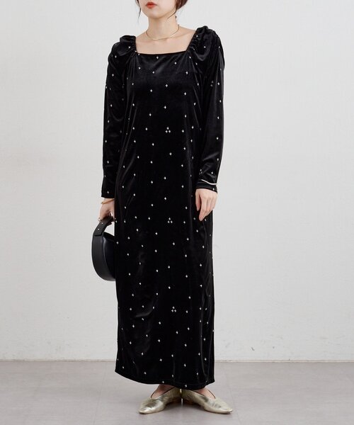 SHENERY(シーナリー)の「ベロア刺繍ワンピース(ワンピース・レディース・ブラック/ベージュ・36/38)」の9枚目の写真