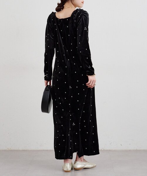 SHENERY(シーナリー)の「ベロア刺繍ワンピース(ワンピース・レディース・ブラック/ベージュ・36/38)」の11枚目の写真