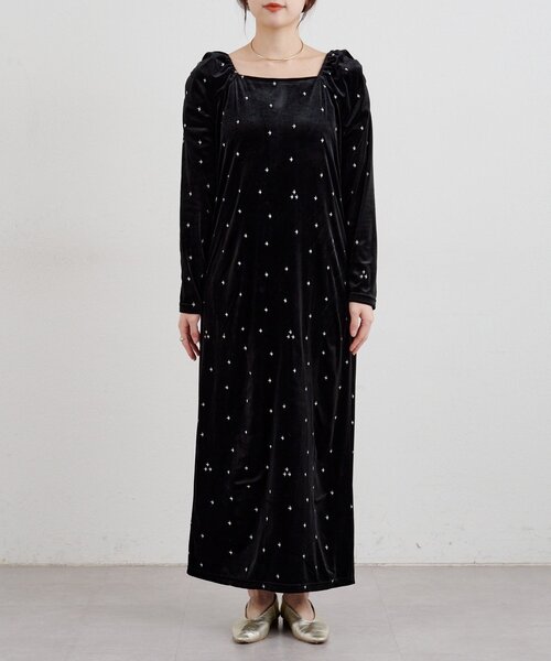 SHENERY(シーナリー)の「ベロア刺繍ワンピース(ワンピース・レディース・ブラック/ベージュ・36/38)」の13枚目の写真