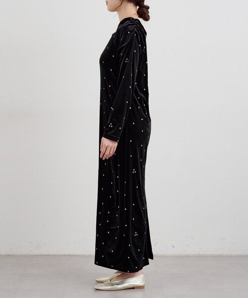 SHENERY(シーナリー)の「ベロア刺繍ワンピース(ワンピース・レディース・ブラック/ベージュ・36/38)」の14枚目の写真