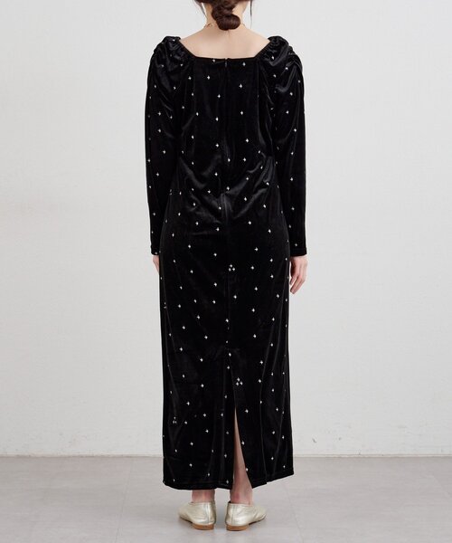 SHENERY(シーナリー)の「ベロア刺繍ワンピース(ワンピース・レディース・ブラック/ベージュ・36/38)」の15枚目の写真