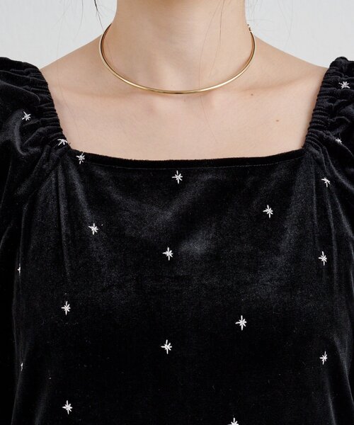 SHENERY(シーナリー)の「ベロア刺繍ワンピース(ワンピース・レディース・ブラック/ベージュ・36/38)」の16枚目の写真