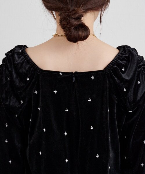 SHENERY(シーナリー)の「ベロア刺繍ワンピース(ワンピース・レディース・ブラック/ベージュ・36/38)」の17枚目の写真