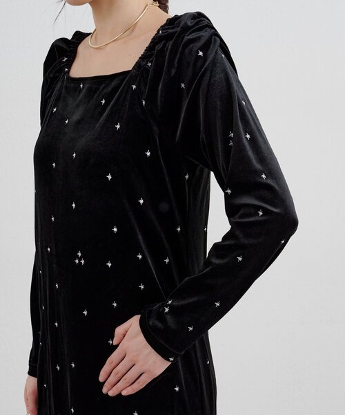 SHENERY(シーナリー)の「ベロア刺繍ワンピース(ワンピース・レディース・ブラック/ベージュ・36/38)」の19枚目の写真