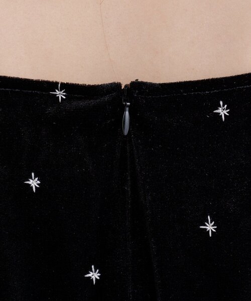 SHENERY(シーナリー)の「ベロア刺繍ワンピース(ワンピース・レディース・ブラック/ベージュ・36/38)」の20枚目の写真