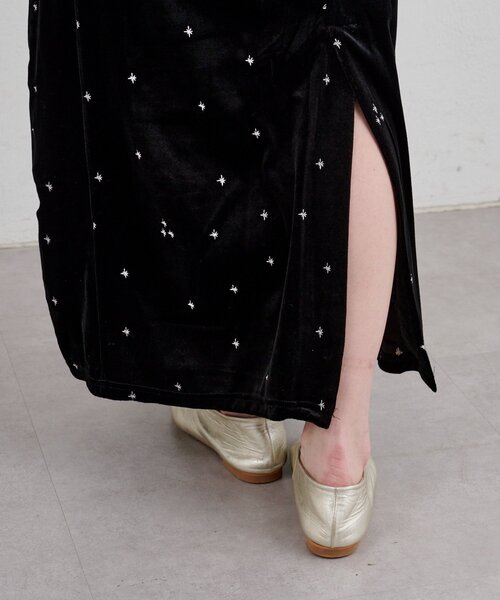 SHENERY(シーナリー)の「ベロア刺繍ワンピース(ワンピース・レディース・ブラック/ベージュ・36/38)」の21枚目の写真