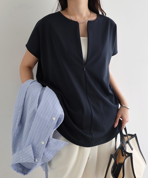 andme(アンドミー)の「きれいめポンチ2wayトップス(Tシャツ/カットソー・レディース・ネイビー/ブラウン/ホワイト/グレイッシュベージュ/グレー系その他/ブラック・L/M)」の6枚目の写真