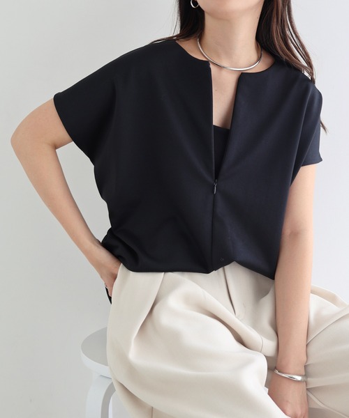andme(アンドミー)の「きれいめポンチ2wayトップス(Tシャツ/カットソー・レディース・ネイビー/ブラウン/ホワイト/グレイッシュベージュ/グレー系その他/ブラック・L/M)」の2枚目の写真