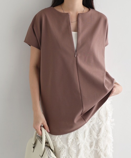 andme(アンドミー)の「きれいめポンチ2wayトップス(Tシャツ/カットソー・レディース・ネイビー/ブラウン/ホワイト/グレイッシュベージュ/グレー系その他/ブラック・L/M)」の17枚目の写真