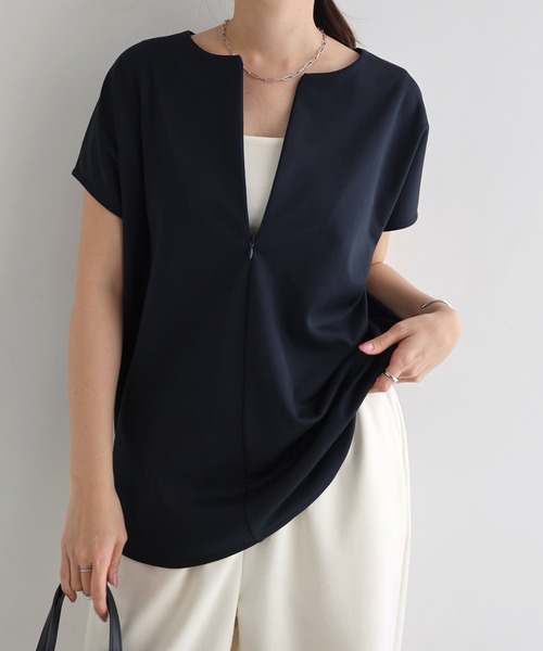 andme(アンドミー)の「きれいめポンチ2wayトップス(Tシャツ/カットソー・レディース・ネイビー/ブラウン/ホワイト/グレイッシュベージュ/グレー系その他/ブラック・L/M)」の20枚目の写真