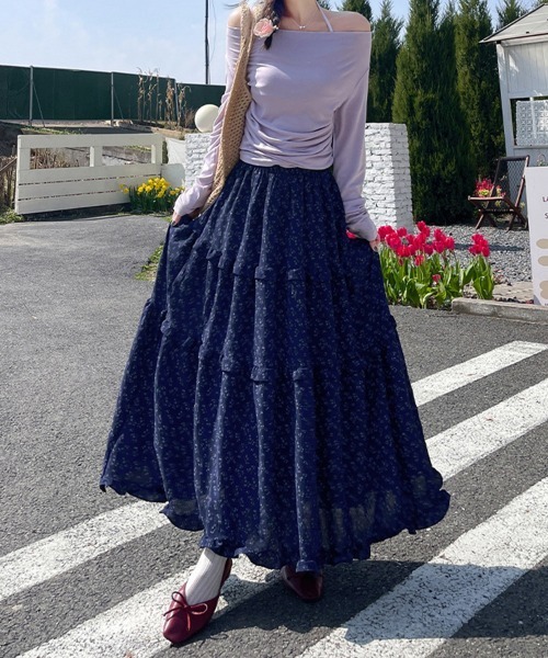 SallyLunn(サリーラン)の「花柄ティアードスカート(スカート・レディース・ネイビー/ホワイト・MEDIUM/LARGE)」の1枚目の写真
