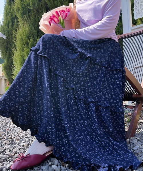 SallyLunn(サリーラン)の「花柄ティアードスカート(スカート・レディース・ネイビー/ホワイト・MEDIUM/LARGE)」の4枚目の写真