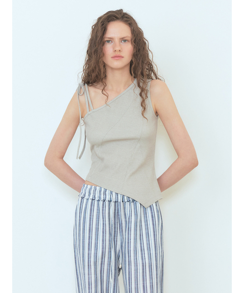 ETMON(エトモン)の「One-Shoulder Strap Top Khaki Grey(Tシャツ/カットソー・レディース・その他・FREE)」の4枚目の写真