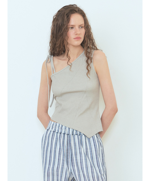 ETMON(エトモン)の「One-Shoulder Strap Top Khaki Grey(Tシャツ/カットソー・レディース・その他・FREE)」の5枚目の写真