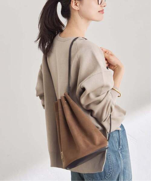 FRAMeWORK（フレームワーク）の「《追加》BRICK/ブリック 別注ULTRA SUEDE FABRIC POOLBAG2（ショルダーバッグ・レディース・ブラウン・FREE）」の4枚目の写真