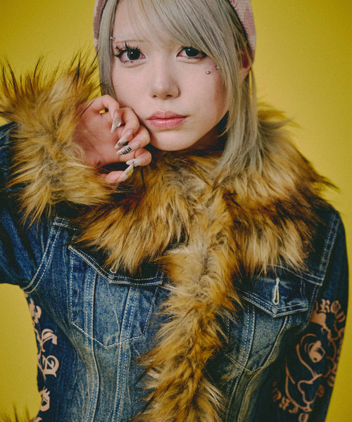 GALFY(ガルフィー)の「『GALFY/ガルフィー』ぎゃるちゃんファーデニムJKT【Z】(デニムジャケット・レディース・ブルー/インディゴブルー・FREE)」の2枚目の写真