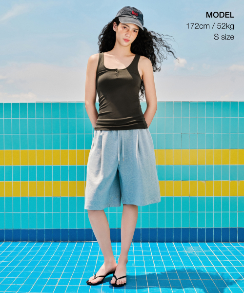MUSINSA STANDARD WOMAN（ムシンサスタンダードウーマン）の「ウィメンズソフトジャージヘンリータンクトップ[ダークオリーブ]（Tシャツ/カットソー・レディース・その他・SMALL/MEDIUM/LARGE/X-SMALL）」の2枚目の写真